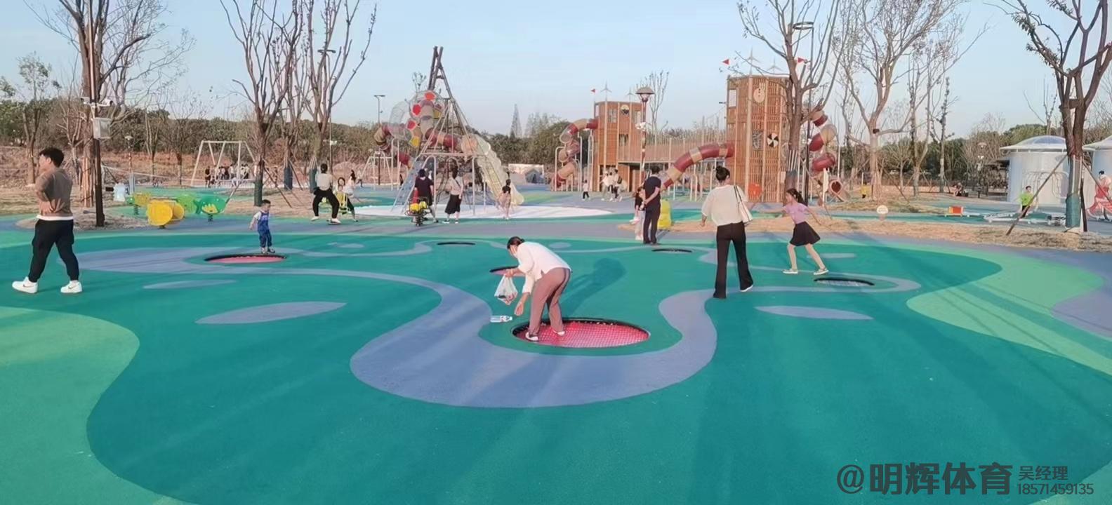 巴青公园跑道是用什么材料做成的